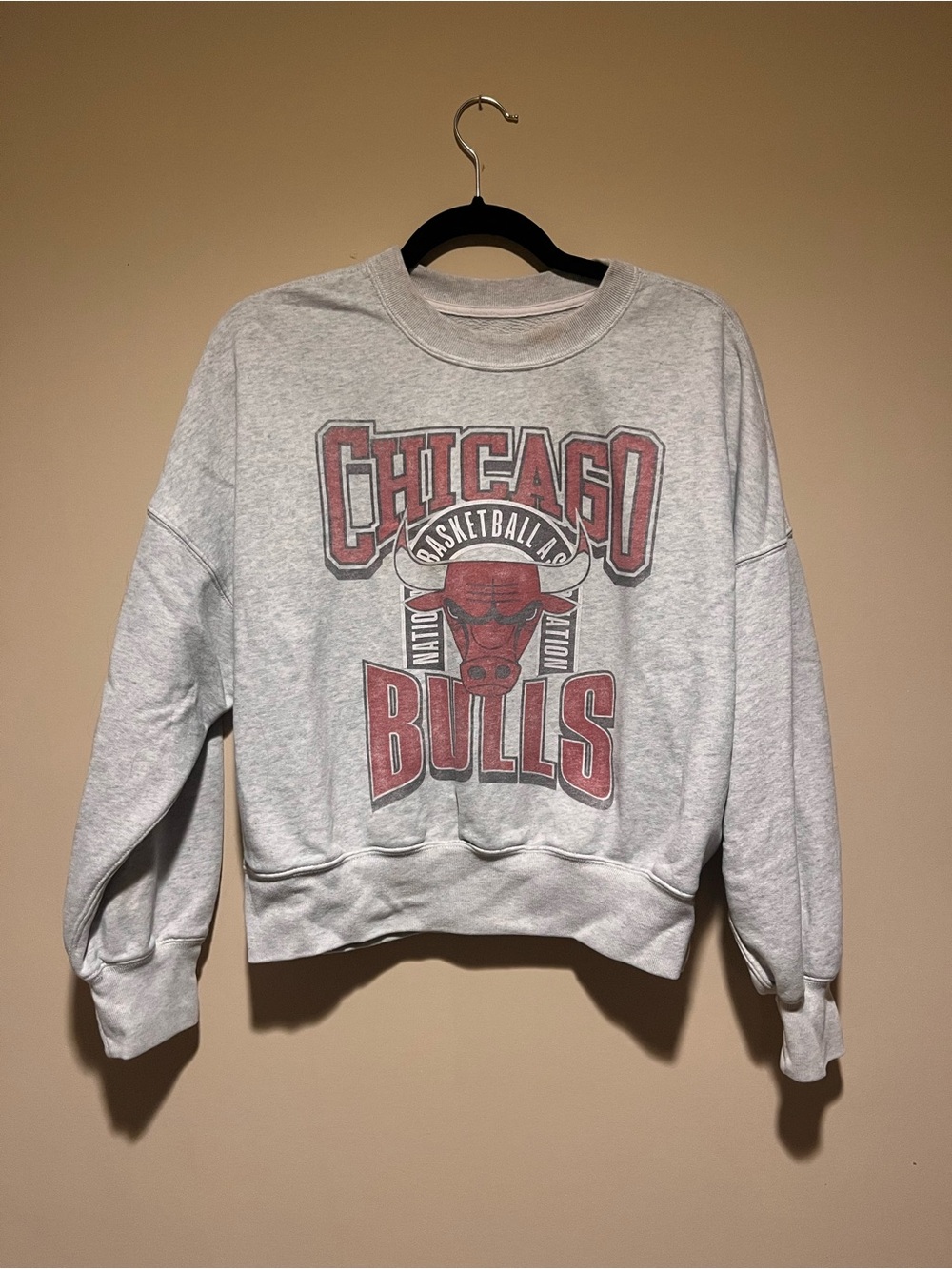 Abercrombie & Fitch Gray Crewneck Sweatshirt with Red Chicago Bulls Graphic